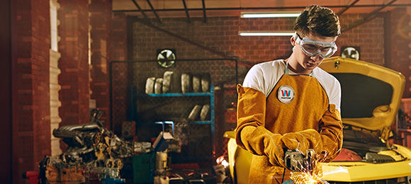 甘肃培训学校汽修专业——汽车钣喷技术