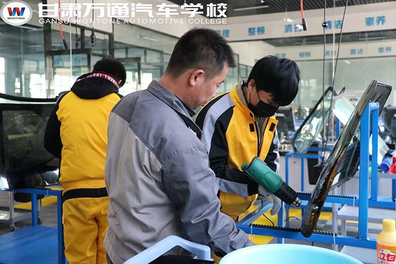 专注汽车教育   甘肃万通成就美好未来