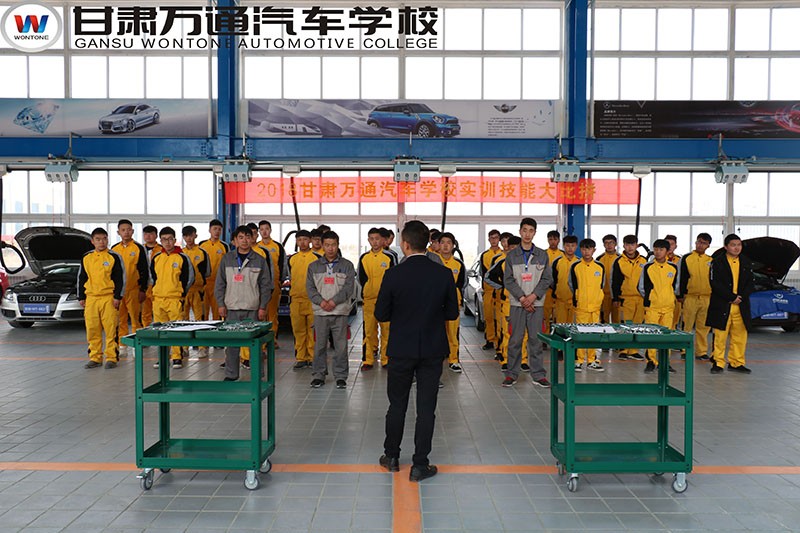 实战技能大赛   秀出万通学子风采