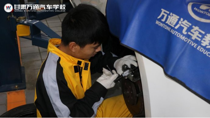 学汽修好就业吗？甘肃万通就业办老师为你解答