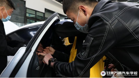 贫困少年以为梦想输给了现实，0元入学让追梦之心起死回生