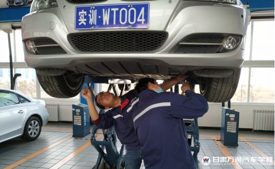 暴雨天气请注意保养汽车，别让爱车被灌满水