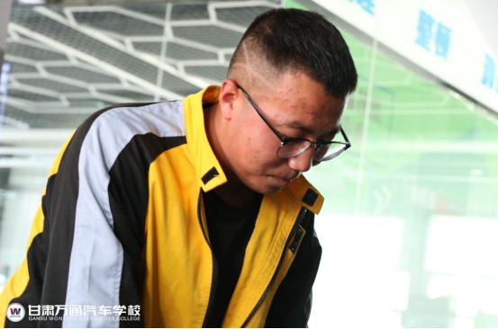 新生故事丨汽车技术给我蜕变，遇见更好的自己