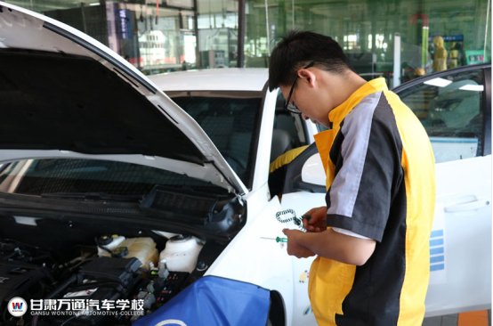 甘肃万通汽车学校：SUV车主请注意，这份保养指南请拿好