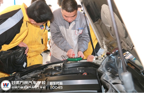 甘肃万通技工学校：暴雨天气车被泡进水，怎么办？