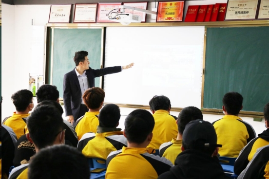 专场招聘：车企鼎车堂进校宣讲，优质岗位任你选！