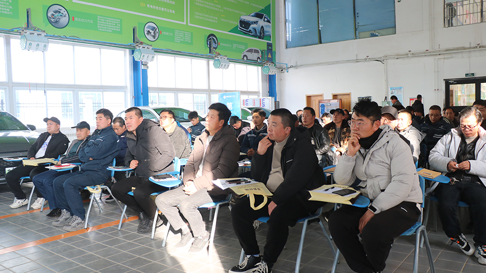 甘肃万通技工学校于2024年11月25日-12月2日开展了熔化焊接与热切割作业考试的线下实操培训