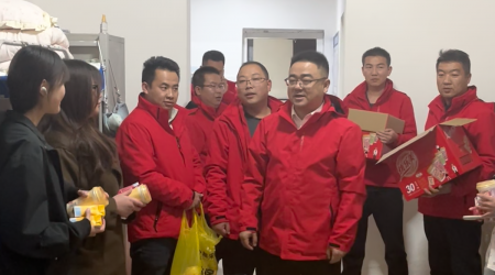 春暖迎新，暖意入心｜甘肃万通校长带队走访宿舍慰问2026级新生