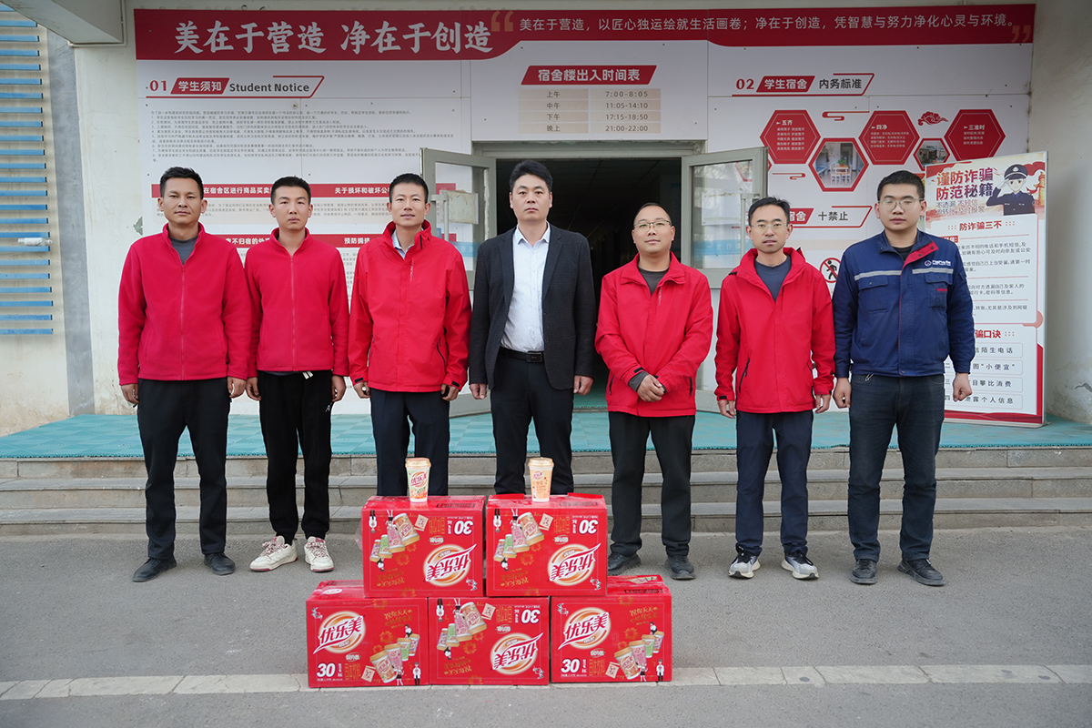 暖心夜访零距离，真情关怀暖新生 | 学校开展新生宿舍走访活动
